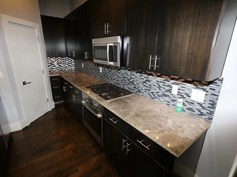 2103 Hadley St — Photo 9