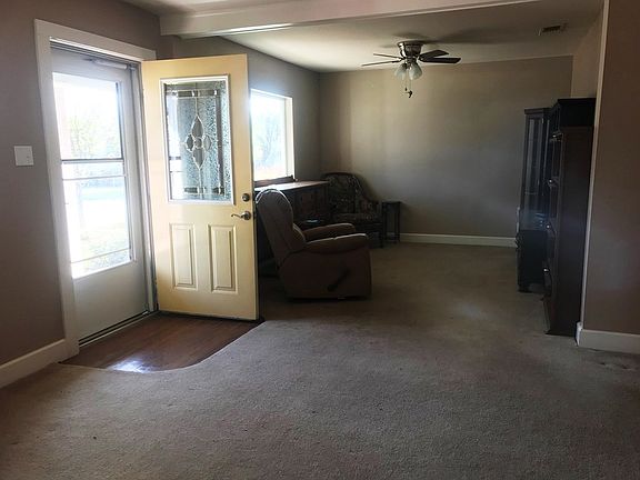 3rd image of 720 Highland Ave W