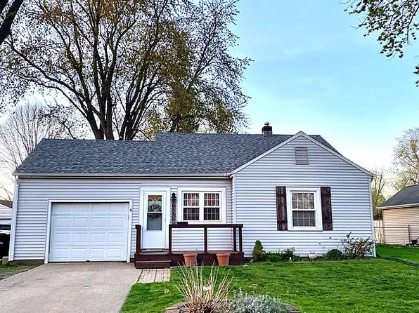 1011 E Adams St, Washington, IL 61571