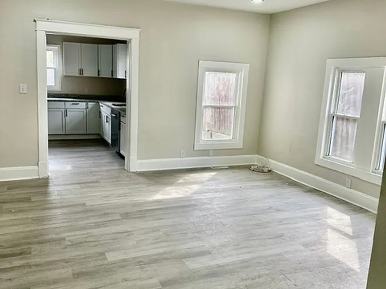 1304 Buffalo St — Photo 3