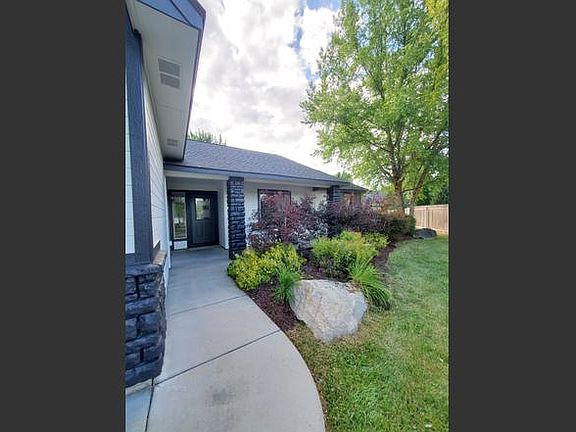 2nd image of 2420 E Clackamas Ct