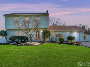15 Wilkens Dr, Piscataway, NJ