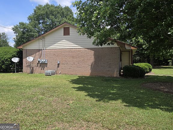 3rd image of 8437 Pineland Dr