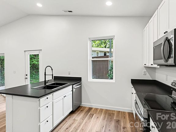 5th image of 60 Pearl St