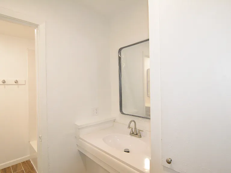 Main bedroom 1 of 2 sinks