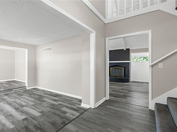 3rd image of 6939 Widmer Rd