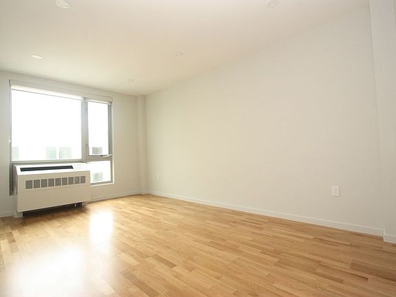 5th image of 482 Franklin Ave APT 2J