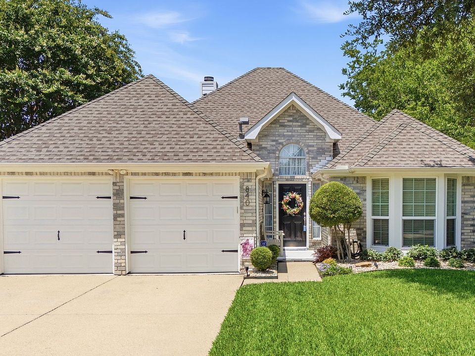 1st image of 840 Lionel Way