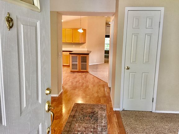 5th image of 2580 Crest Ave