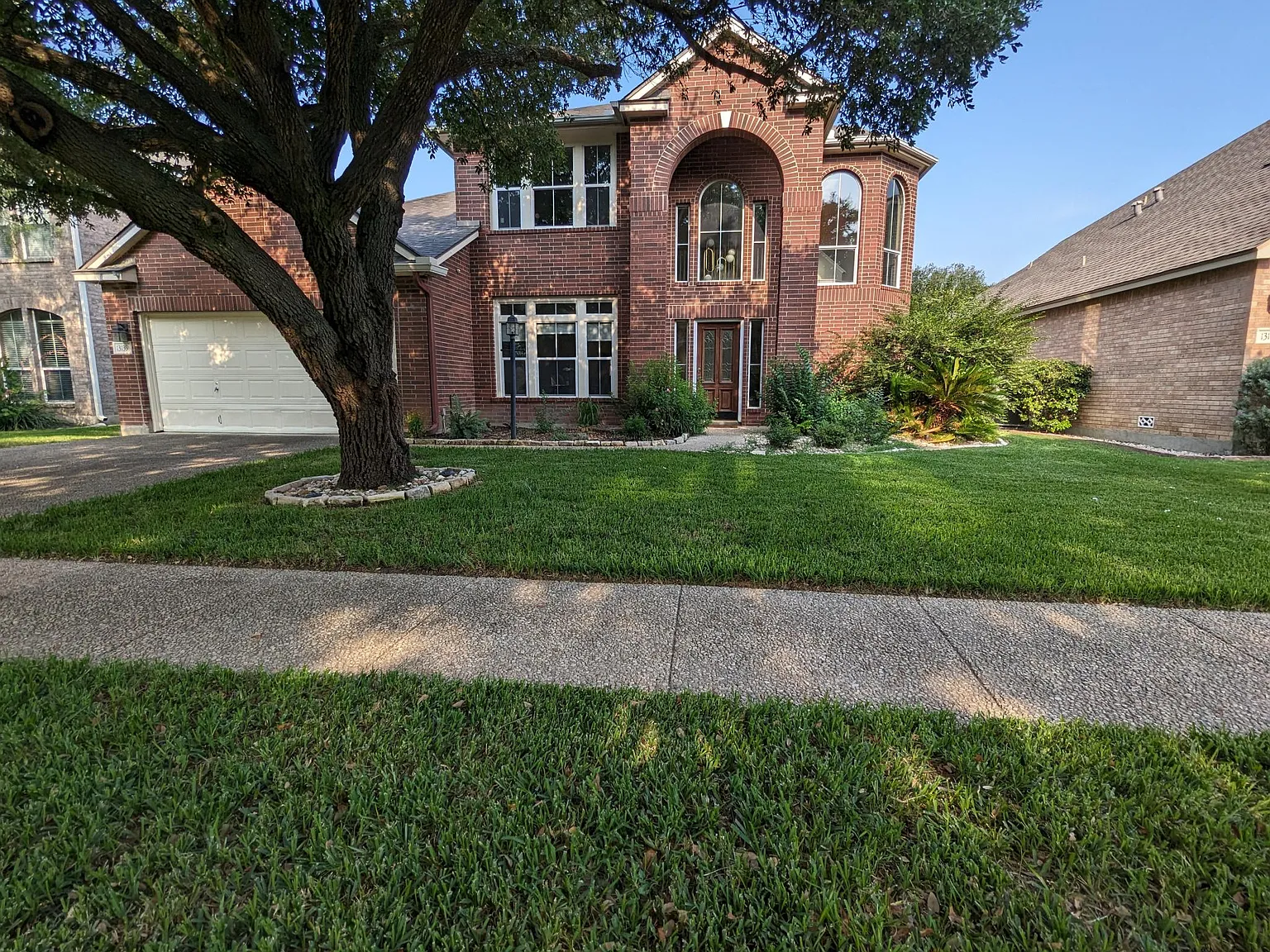 3 bed, 2556 sqft, $2,999 — Photo 1