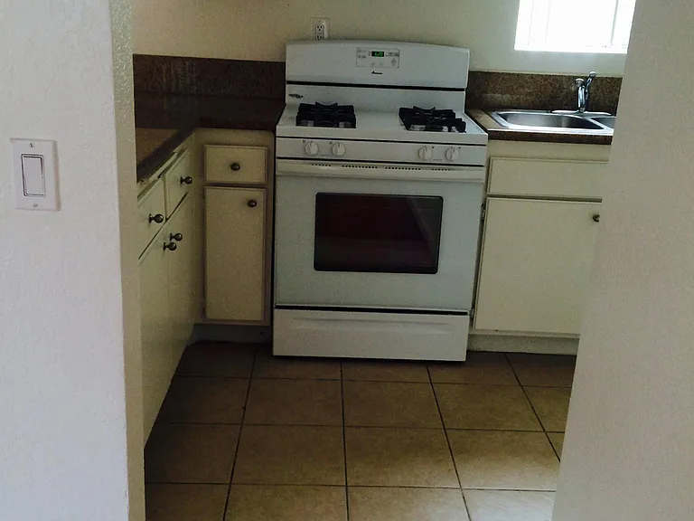 6908 Hazeltine Ave — Photo 4