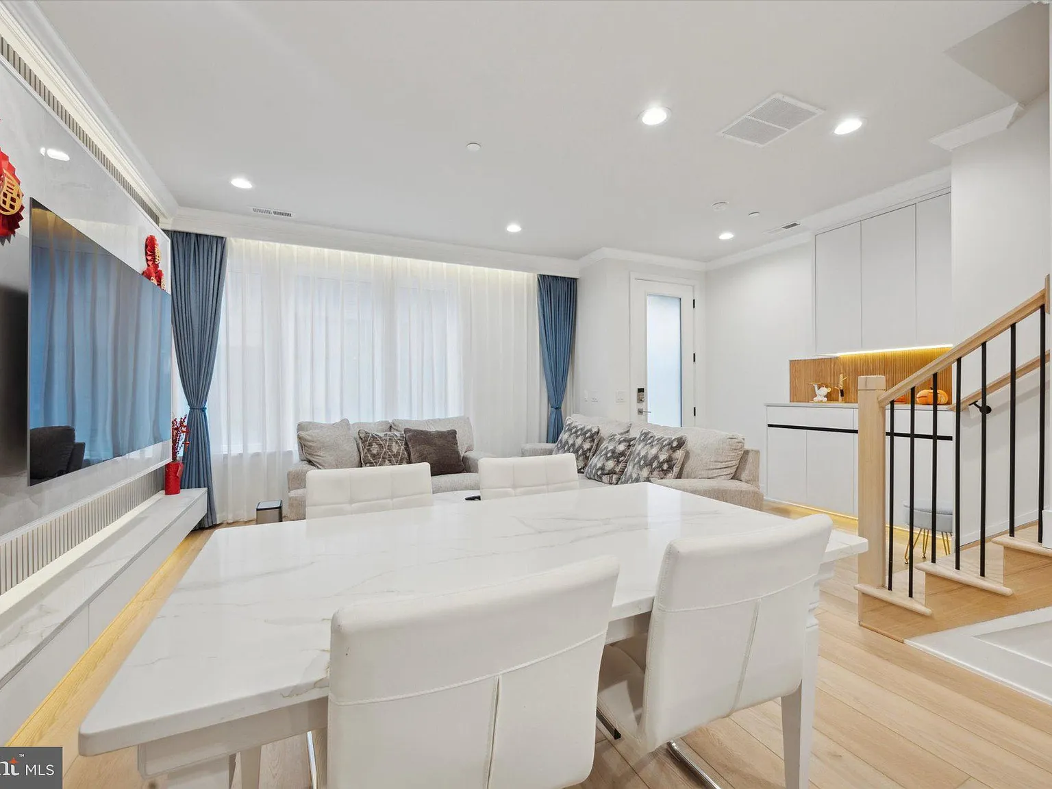 3 bed, 2.5 bath, 1500 sqft, $3,750 — Photo 3