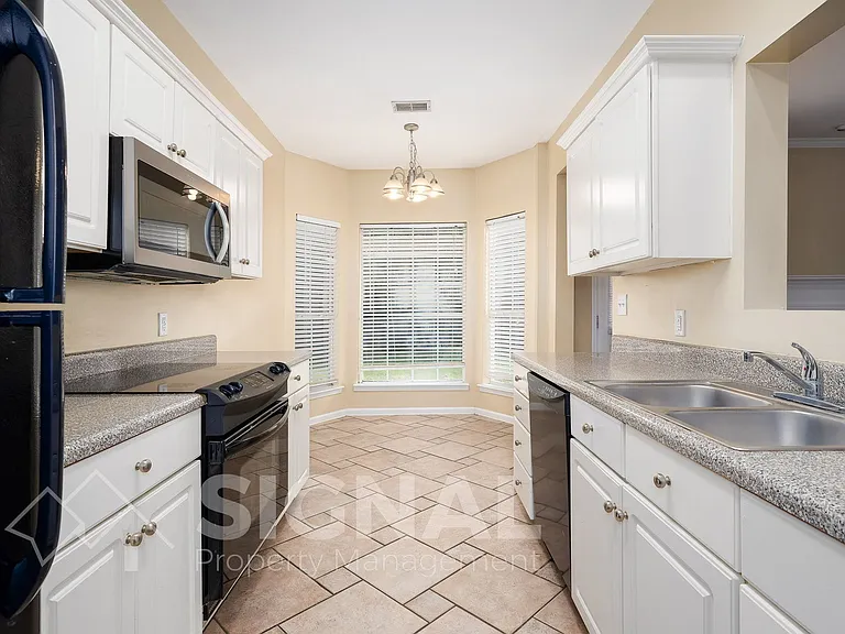 108 Spring Pl — Photo 13