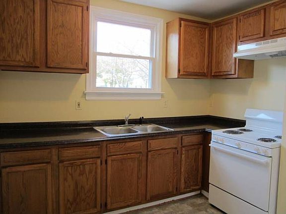 Another view of Kitchen!