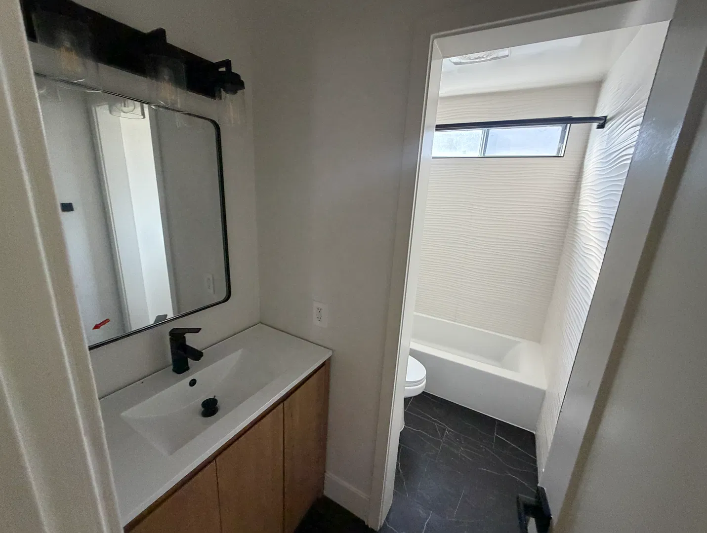 Chic Renovated 1 Bedrooms in Hawthorne — Photo 4