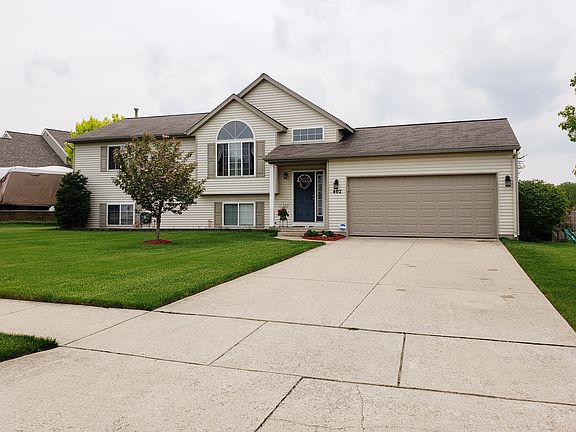 3rd image of 402 Summer Circle Dr SE
