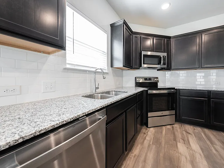 738 Friar Tuck Dr — Photo 8