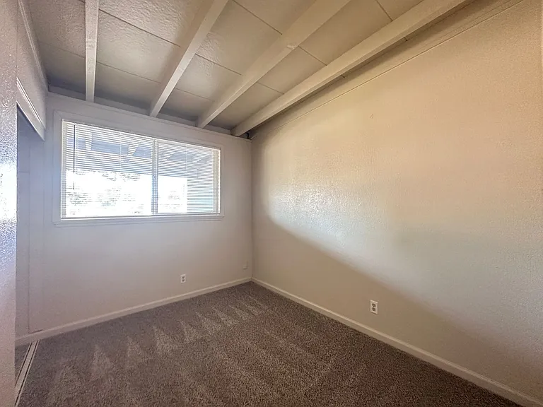 621 Hardy Dr — Photo 7