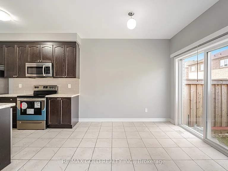 67 Yardley Cres — Photo 15