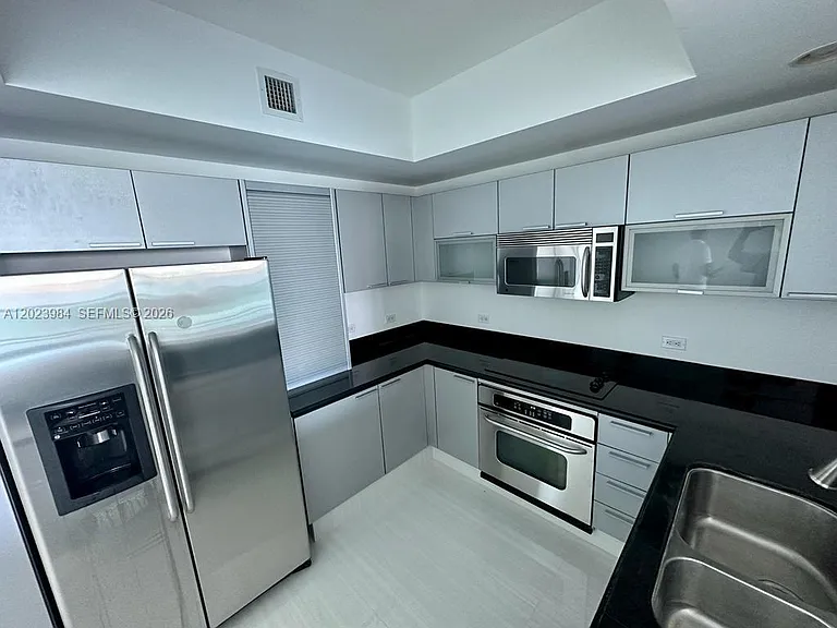 2650 Lake Shore Dr #1001 — Photo 10