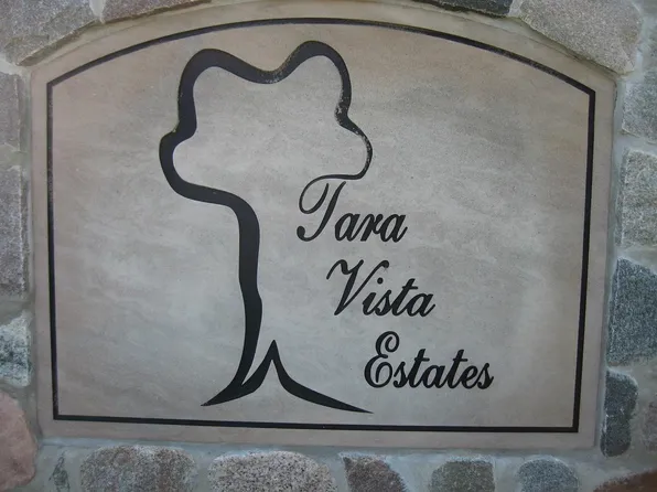 11612 W Brittany Way, Milwaukee, WI 53224