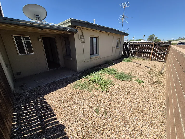 Large private and fenced yard included