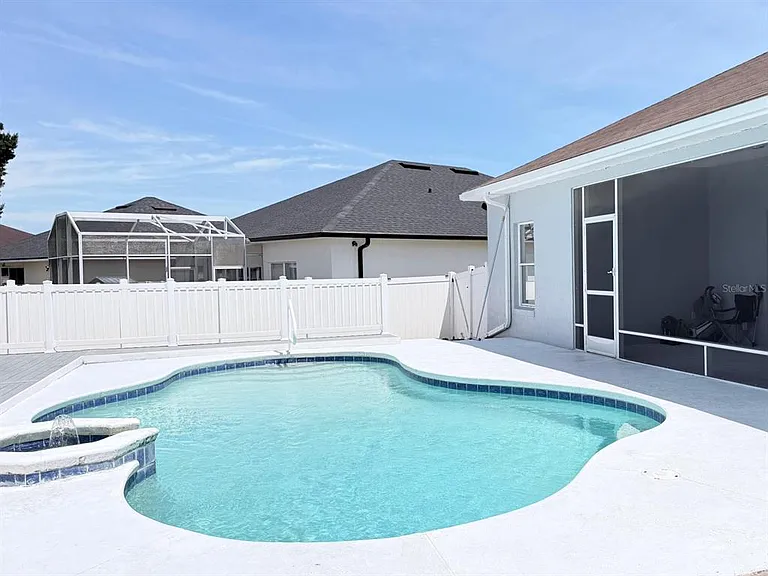 906 Berwick Dr — Photo 12