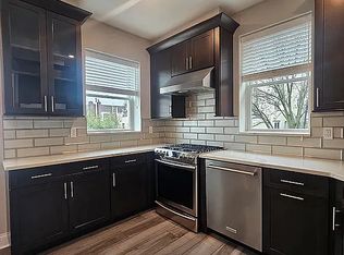 28-47 44th St #1W, Astoria, NY 11103