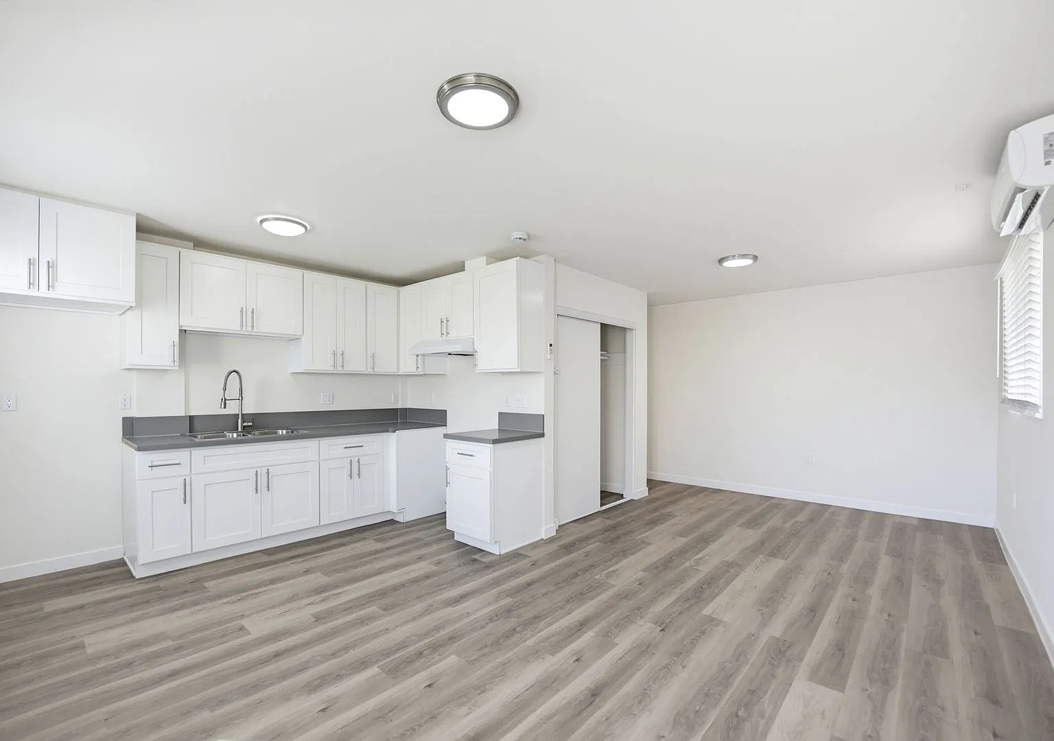 862 W. 84th street — Photo 3