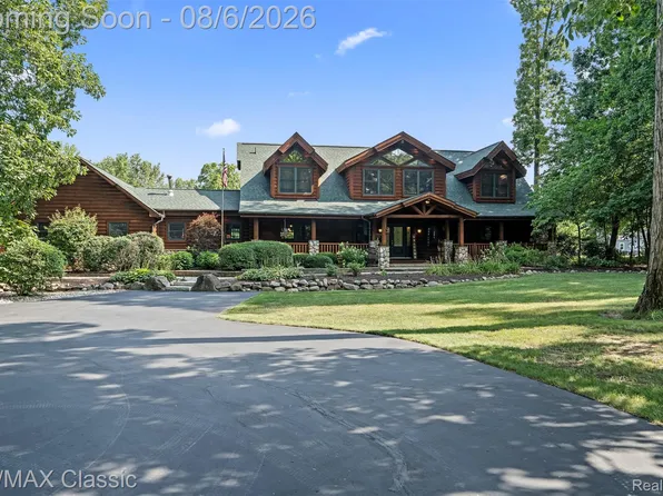 4489 Clara Louise Ct, Saline, MI 48176