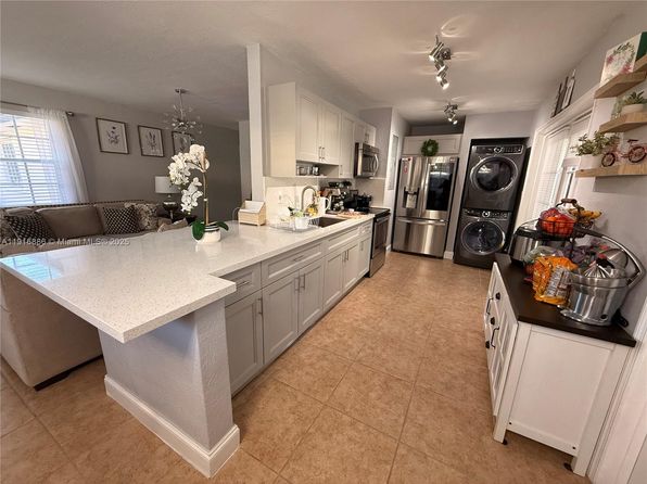 11007 SW 3rd St #11007