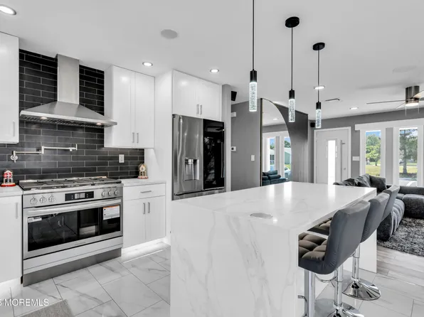 16 Whitmore Drive, Toms River, NJ 08757