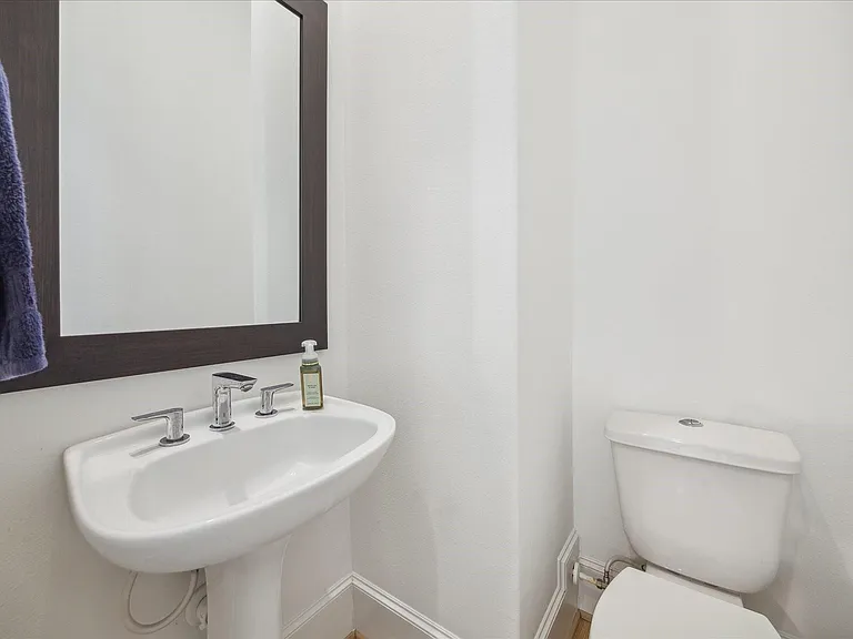 2714 Harvard St — Photo 21