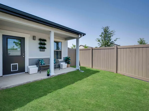 Mansions at Oak Point