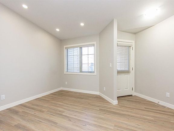 3rd image of 45 N Golden Cres
