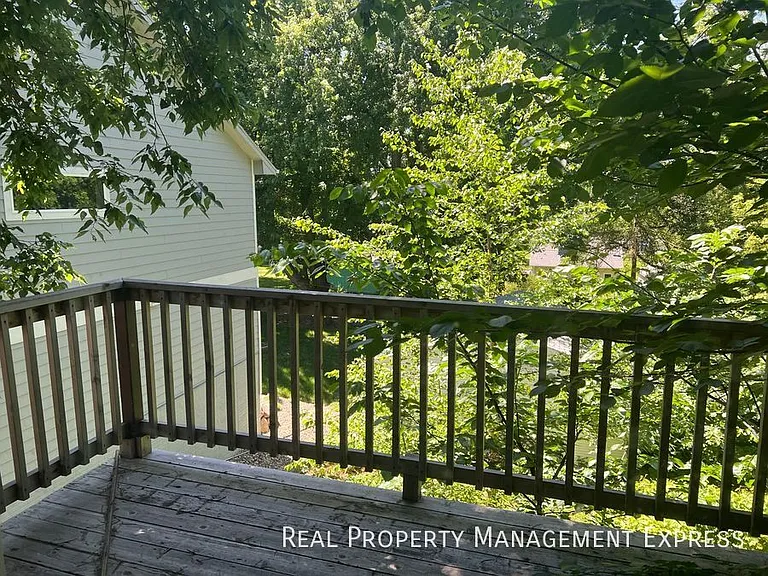 925 N Blauvelt Ave — Photo 20
