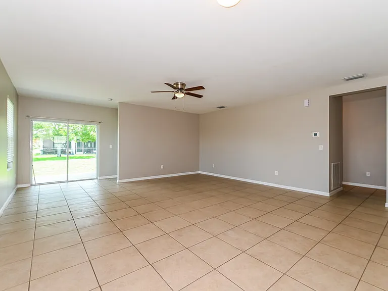 2605 SE 4th Ave — Photo 5