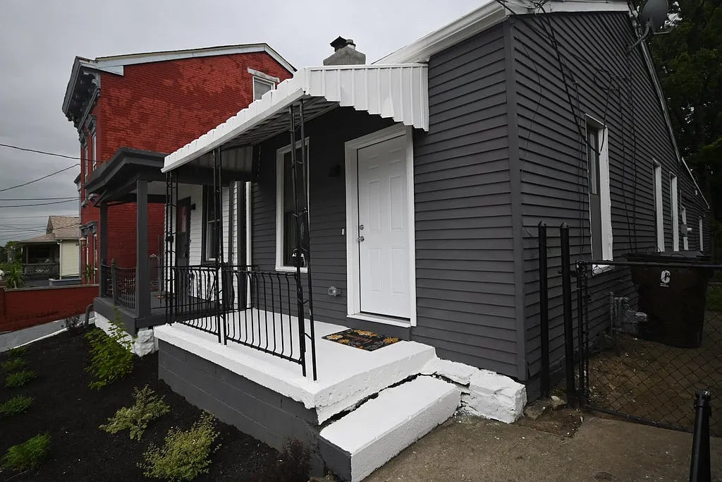 2 bed, 800 sqft, $1,875 — Photo 1