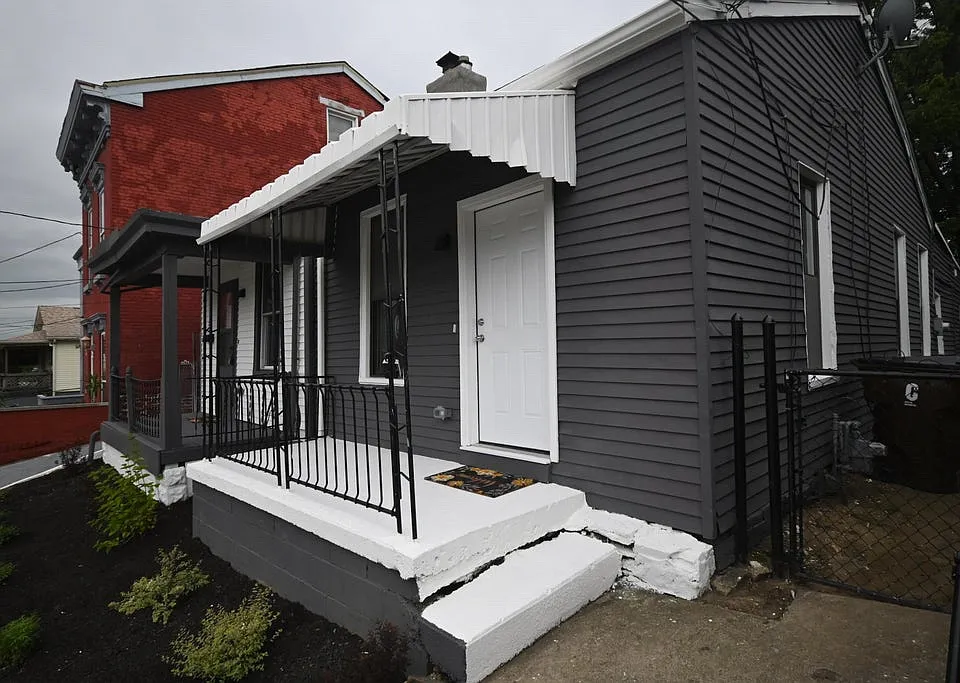 129 W 9th St