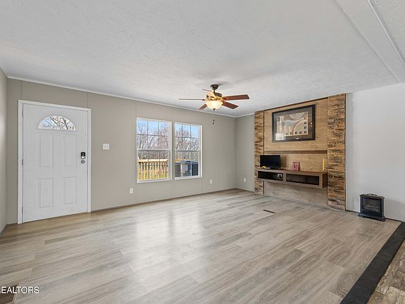 3rd image of 523 N Point Rd