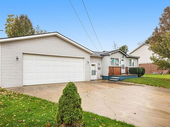 3rd image of 1379 Reo Ave