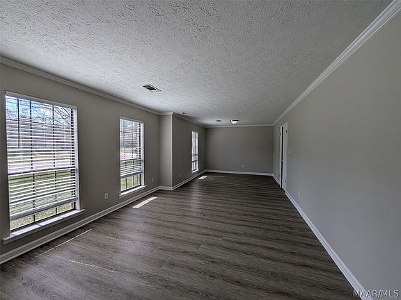 3rd image of 4145 Johnstown Dr