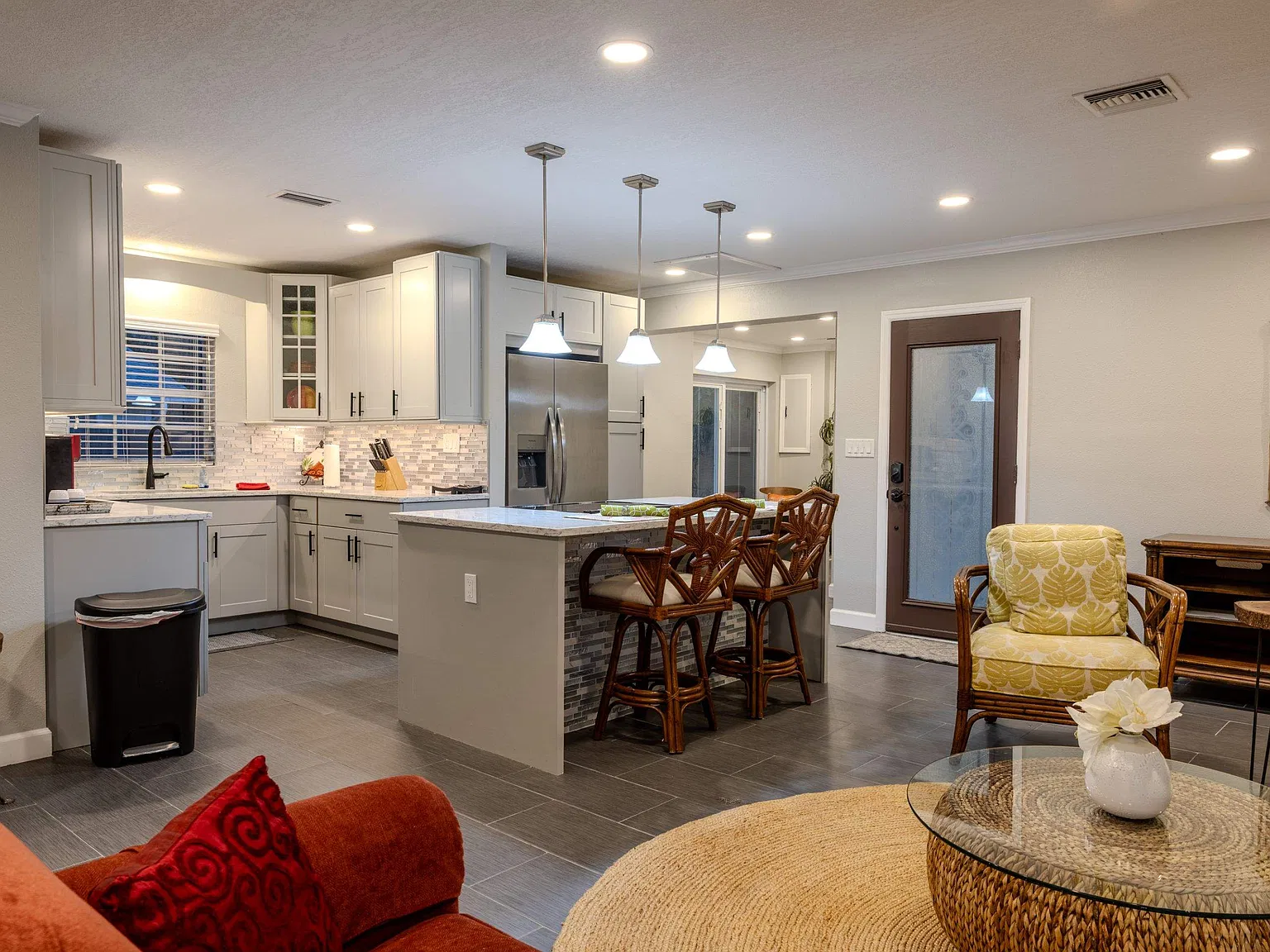 3 bed, 2.0 bath, 1754 sqft, $2,500 — Photo 2