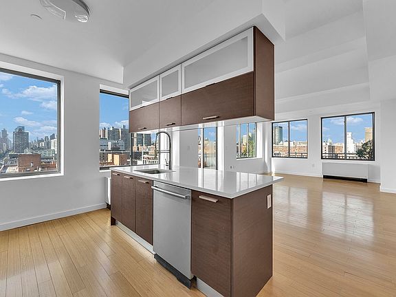 4th image of 353 E 104th St #Penthouse 2