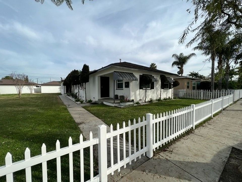 1st image of 912 S Anaheim Blvd #1/2