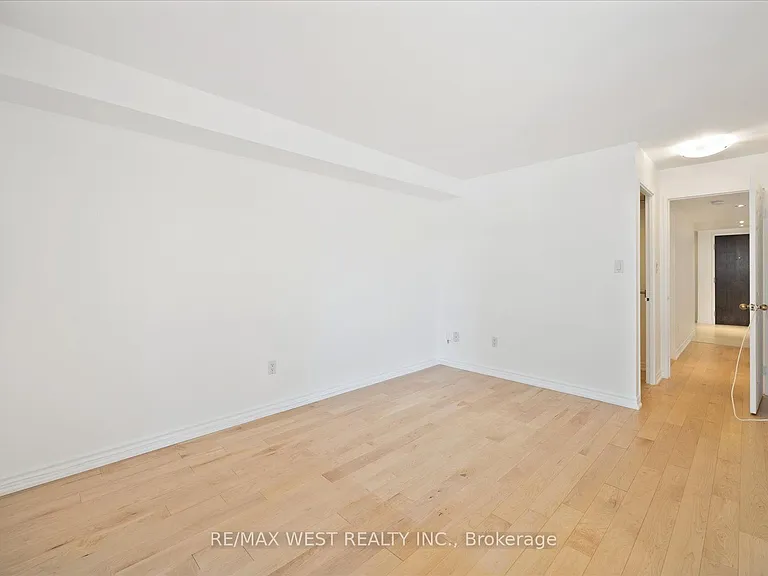 225 Davenport Rd #503 — Photo 14