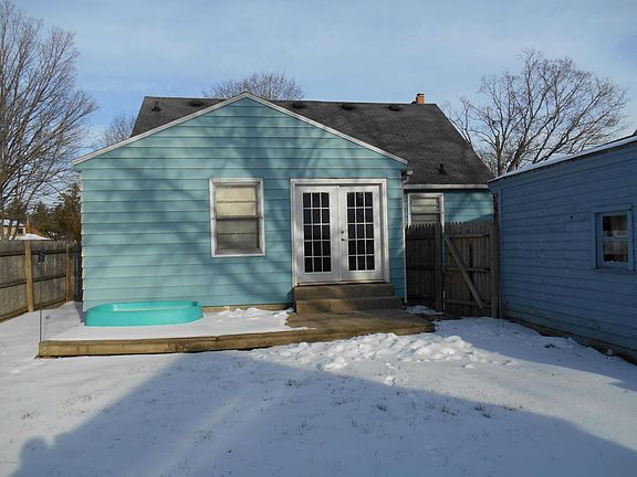 2nd image of 910 Kelsey St NE
