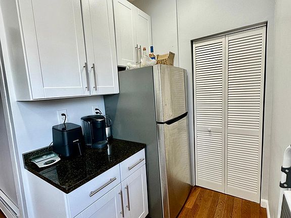 4th image of 460 E 7th St Floor 3