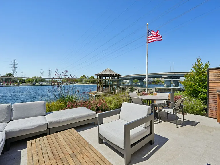 Marlin Cove Apartments — Photo 10