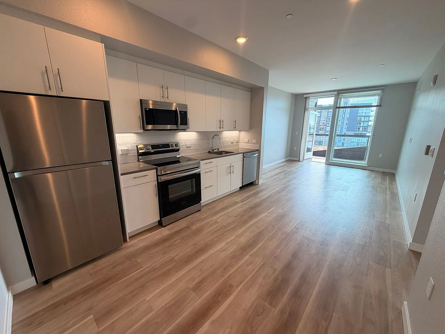 One Bedroom Unit With San Francisco & Bay Views - Parking Included (Ev Charging)!! — Photo 4